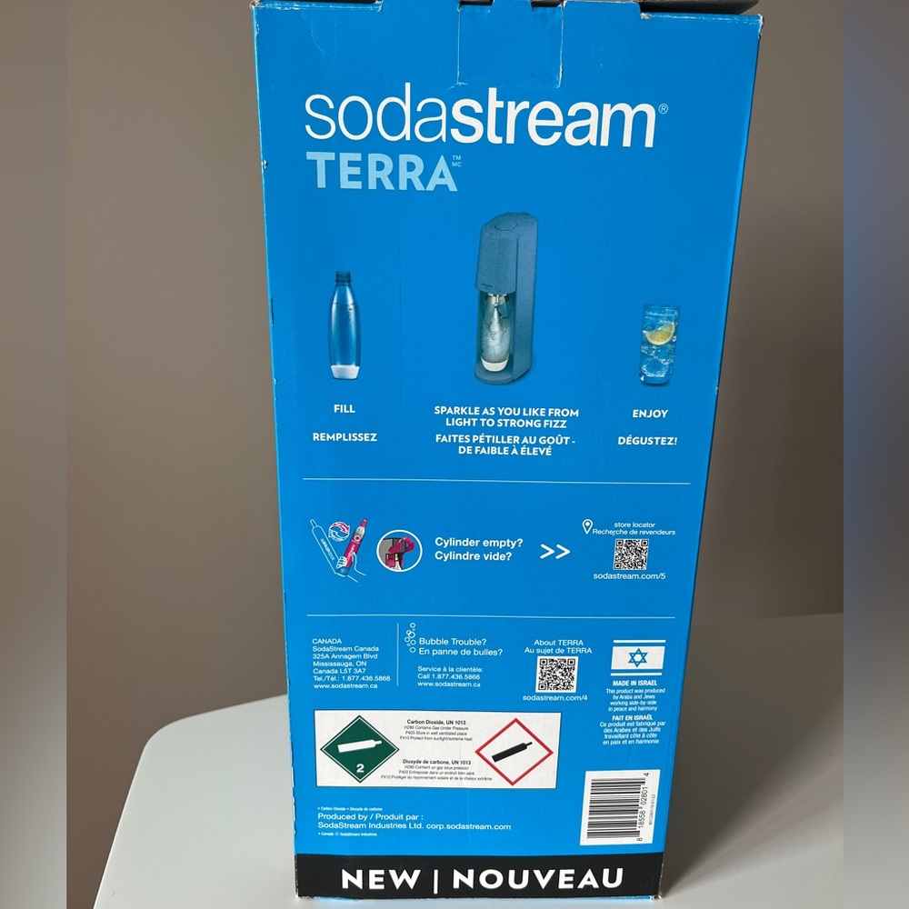 Brand new SodaStream Terra Sparkling Water Maker,blue
